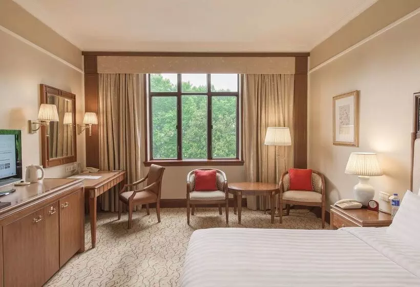 酒店 Shangri La Hangzhou   The Back Garden Of West Lake