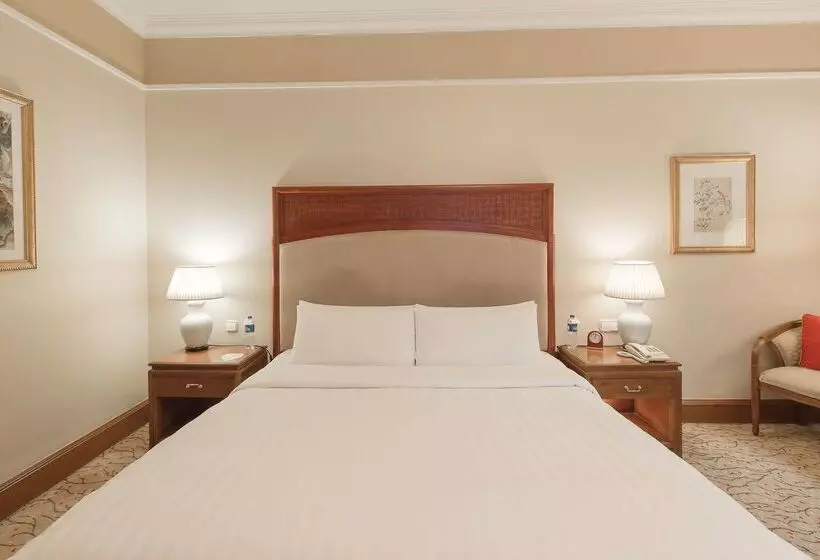 酒店 Shangri La Hangzhou   The Back Garden Of West Lake