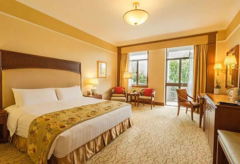 酒店 Shangri La Hangzhou   The Back Garden Of West Lake