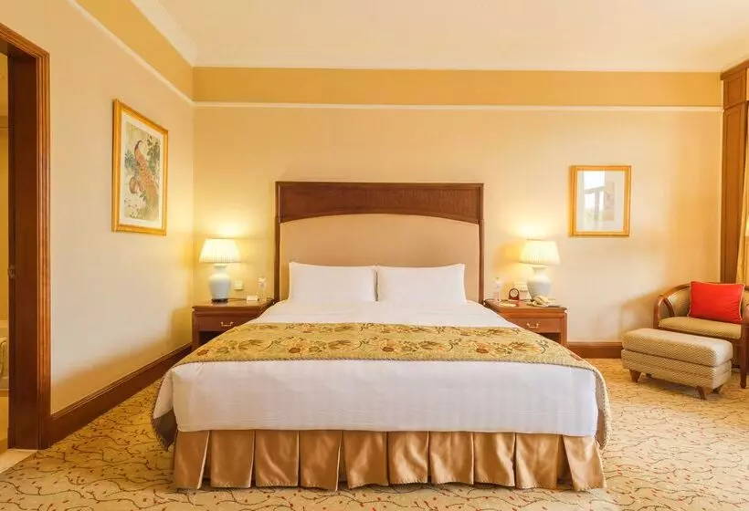 酒店 Shangri La Hangzhou   The Back Garden Of West Lake