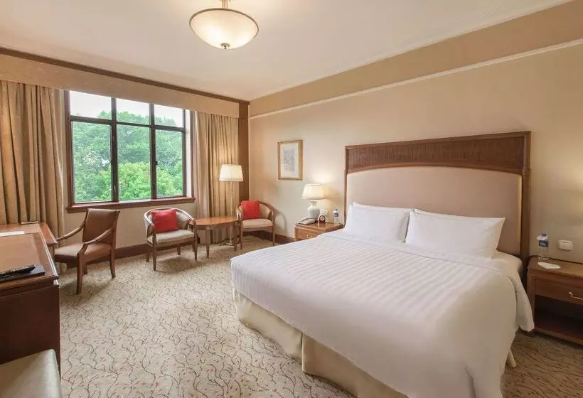 酒店 Shangri La Hangzhou   The Back Garden Of West Lake