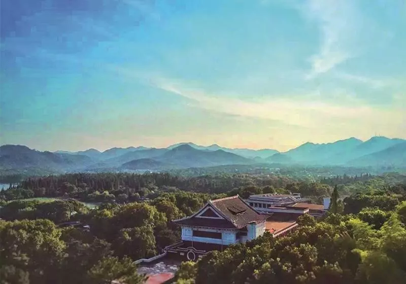 酒店 Shangri La Hangzhou   The Back Garden Of West Lake