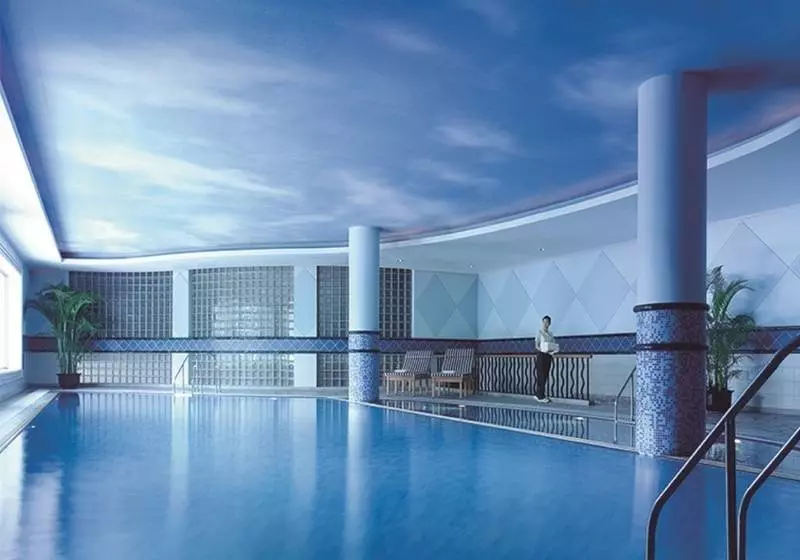 酒店 Shangri La Hangzhou   The Back Garden Of West Lake