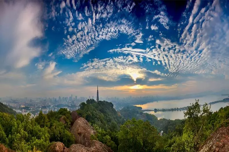 酒店 Shangri La Hangzhou   The Back Garden Of West Lake