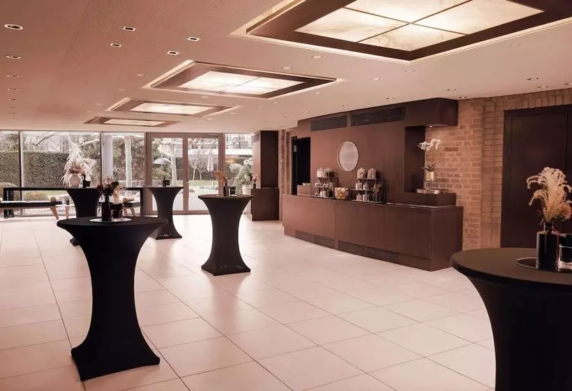 Wasserturm Hotel Cologne, Curio Collection By Hilton