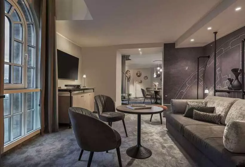 Wasserturm Hotel Cologne, Curio Collection By Hilton