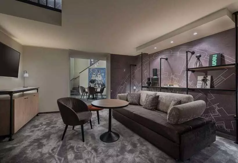 Wasserturm Hotel Cologne, Curio Collection By Hilton