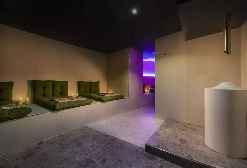 Wasserturm Hotel Cologne, Curio Collection By Hilton