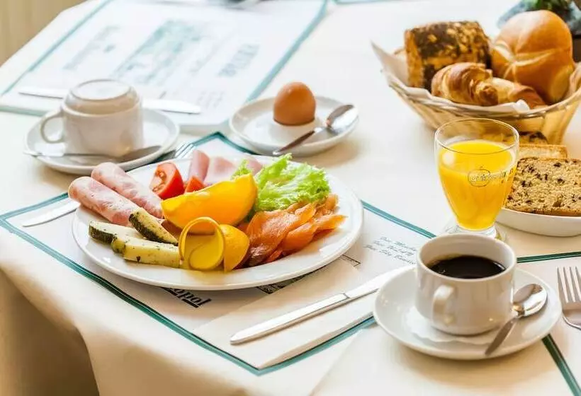 בית מלון כפרי Monopol  Central Station