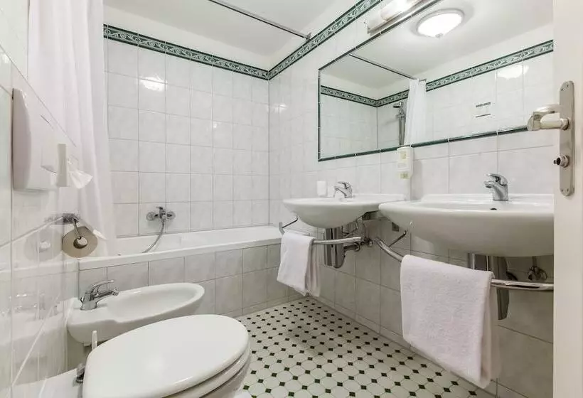 בית מלון כפרי Monopol  Central Station