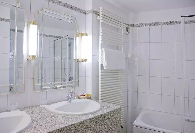 בית מלון כפרי Monopol  Central Station