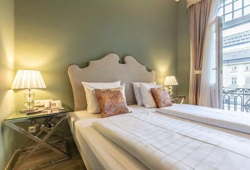 בית מלון כפרי Monopol  Central Station