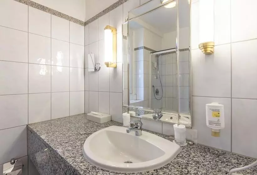 בית מלון כפרי Monopol  Central Station