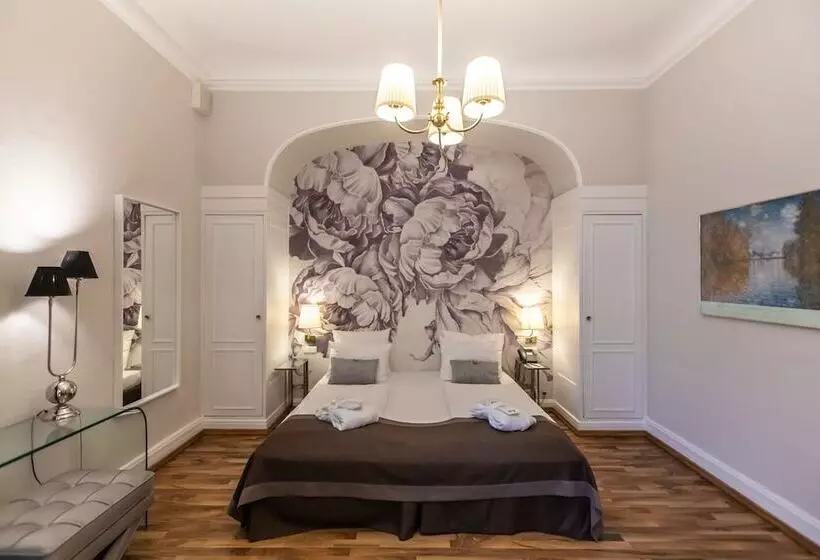 בית מלון כפרי Monopol  Central Station