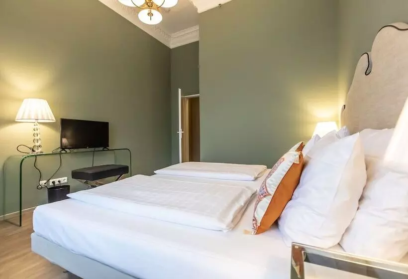 בית מלון כפרי Monopol  Central Station