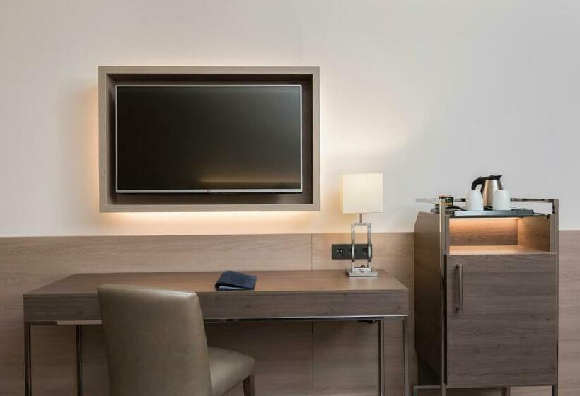 هتل Radisson Blu Badischer Hof