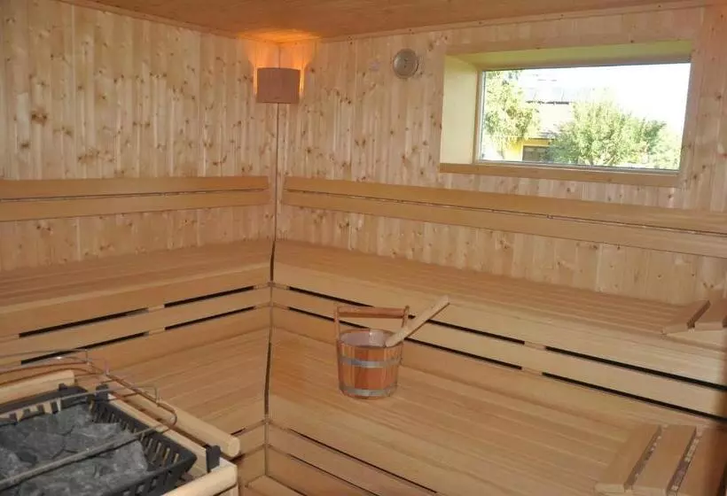 Hotelli Gasthof Moosleitner