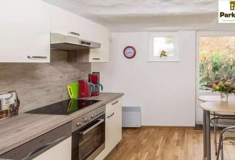 בית מלון כפרי Park Villa Apartments