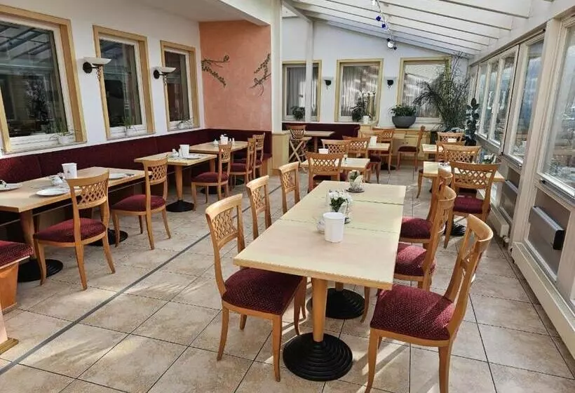 ホテル Tennenloher Hof