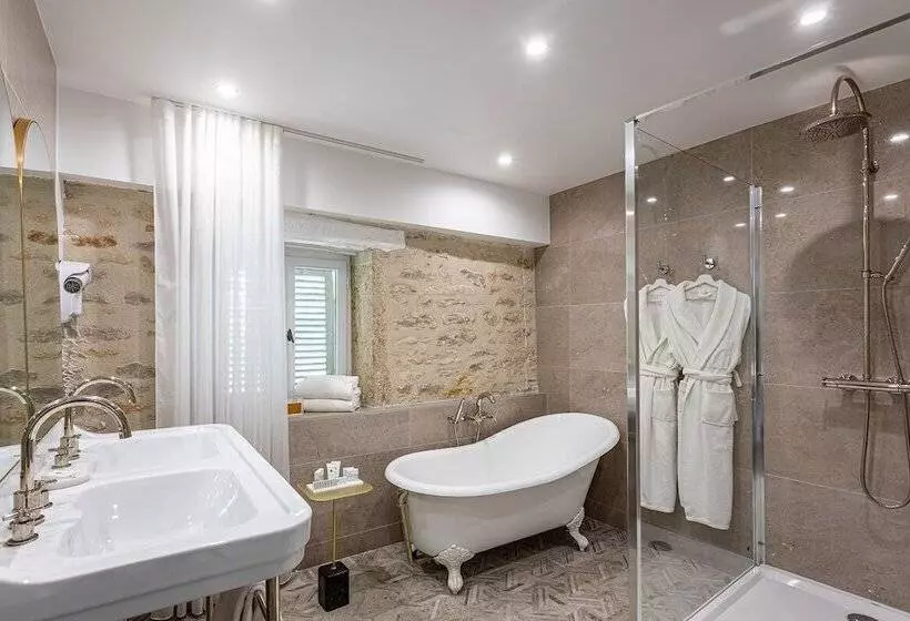 Castel De Très Girard Hotel & Restaurant Teritoria