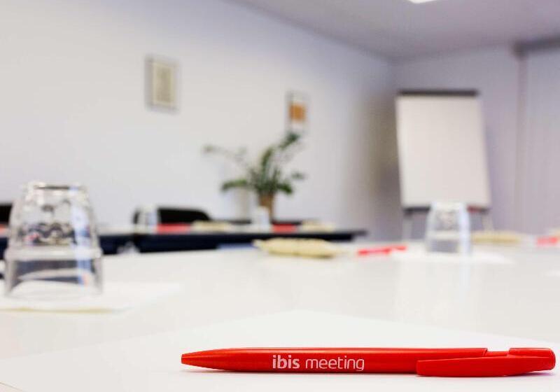 Отель Ibis Budget Montauban Les Chaumes