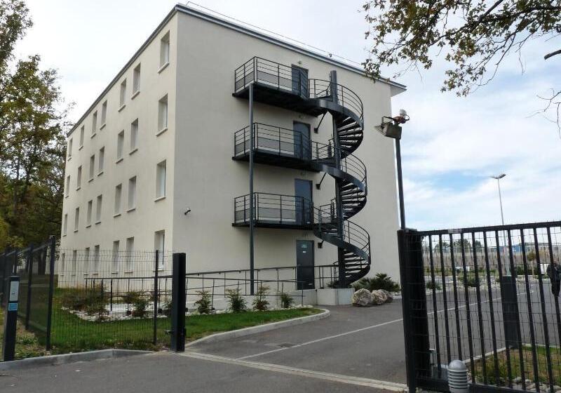 Отель Ibis Budget Montauban Les Chaumes