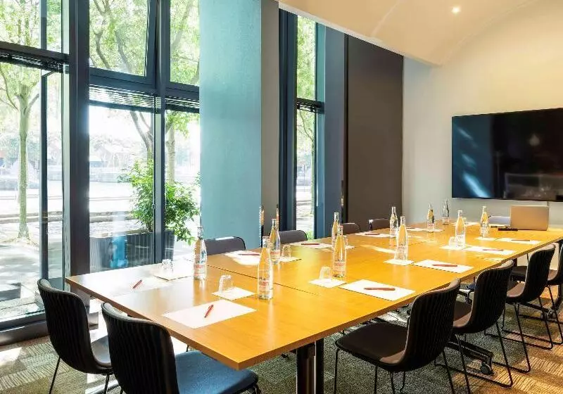 ホテル Ibis Paris La Villette Cite Des Sciences 19eme