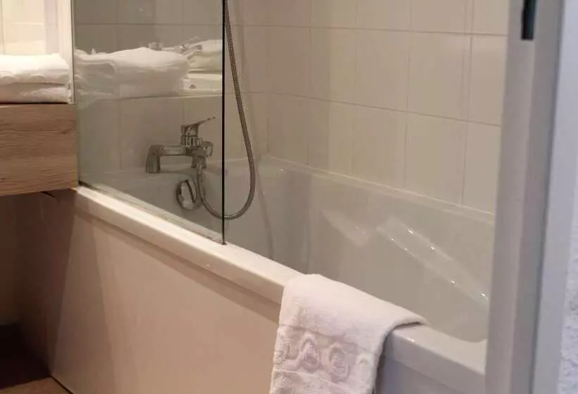 فندق Kyriad Nemours