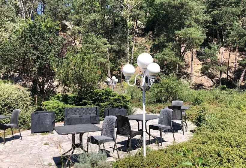 فندق Kyriad Nemours