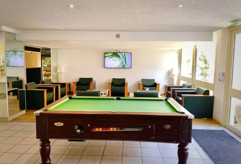 فندق Kyriad Nemours