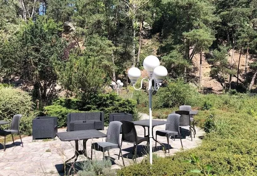 فندق Kyriad Nemours