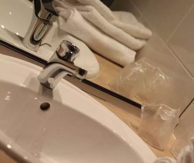 فندق Kyriad Nemours