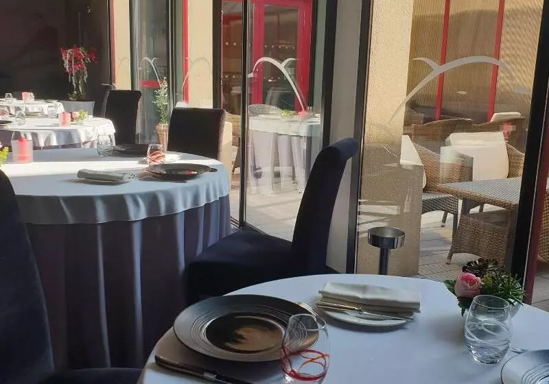 Brit Hotel Du Dauphin L Aigle