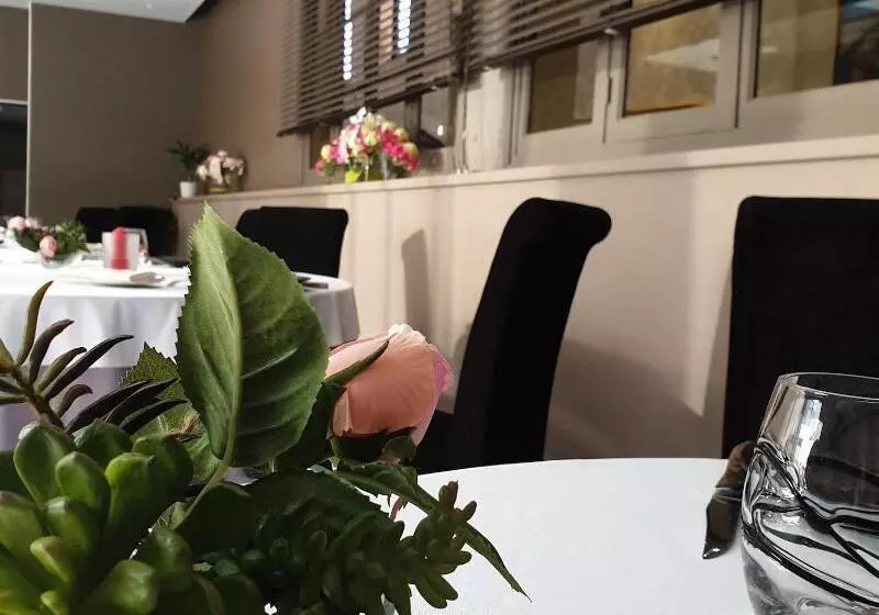 Brit Hotel Du Dauphin L Aigle