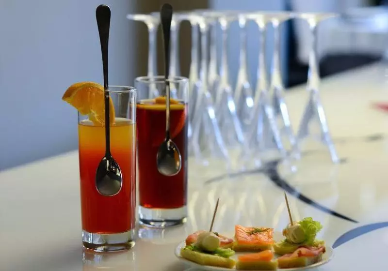 Brit Hotel Du Dauphin L Aigle