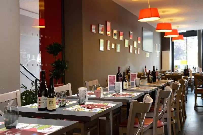 Brit Hotel Du Dauphin L Aigle