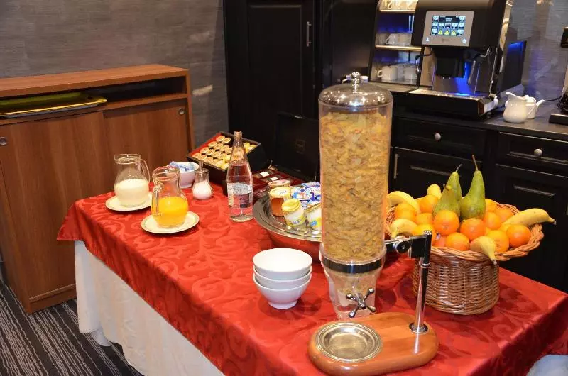 Brit Hotel Du Dauphin L Aigle