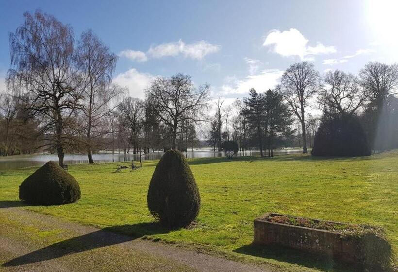 호텔 Château Des Monthairons Hôtel Restaurant Gastromaison Spa Privatif