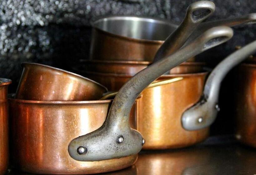 호텔 Château Des Monthairons Hôtel Restaurant Gastromaison Spa Privatif