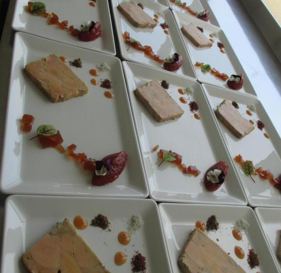 호텔 Château Des Monthairons Hôtel Restaurant Gastromaison Spa Privatif