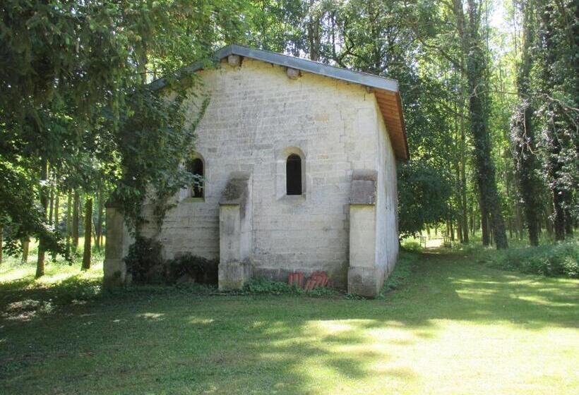 호텔 Château Des Monthairons Hôtel Restaurant Gastromaison Spa Privatif