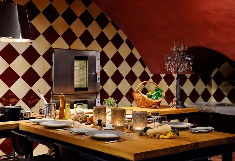 Hotel Cour Des Loges Lyon, A Radisson Collection