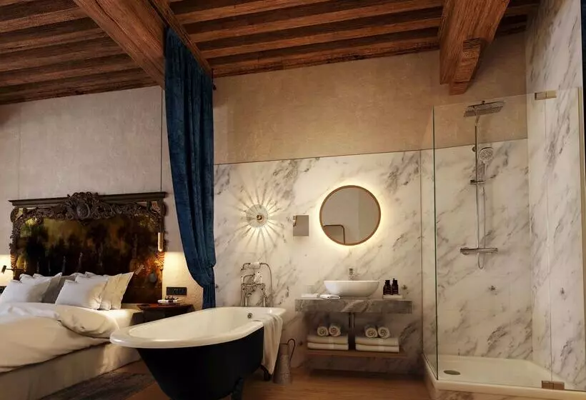 Hotel Cour Des Loges Lyon, A Radisson Collection