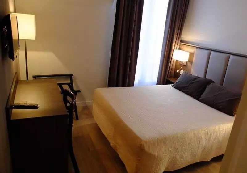 هتل De Flore   Montmartre