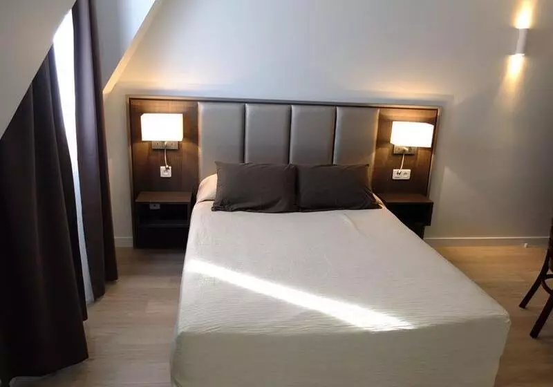 هتل De Flore   Montmartre