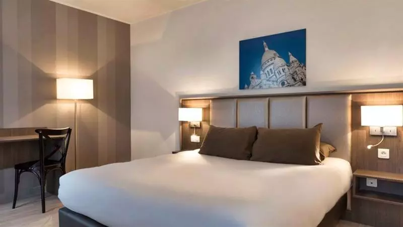 هتل De Flore   Montmartre