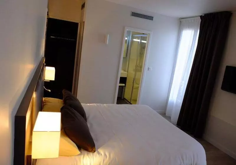 هتل De Flore   Montmartre