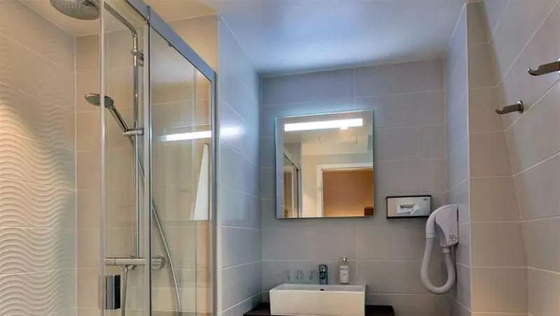 هتل De Flore   Montmartre