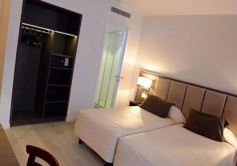 هتل De Flore   Montmartre