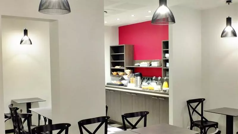 هتل De Flore   Montmartre